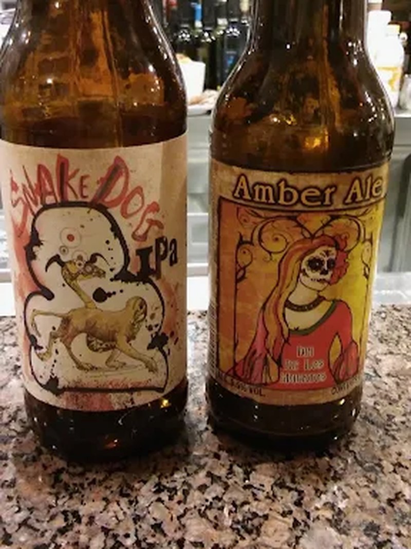 Birre artigianali in bottiglia servite per l'aperitivo a Nuoro